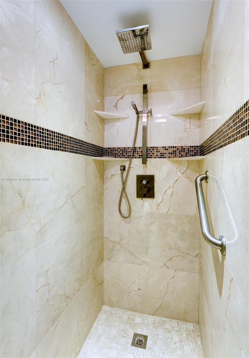 4775 Collins Ave # 1201