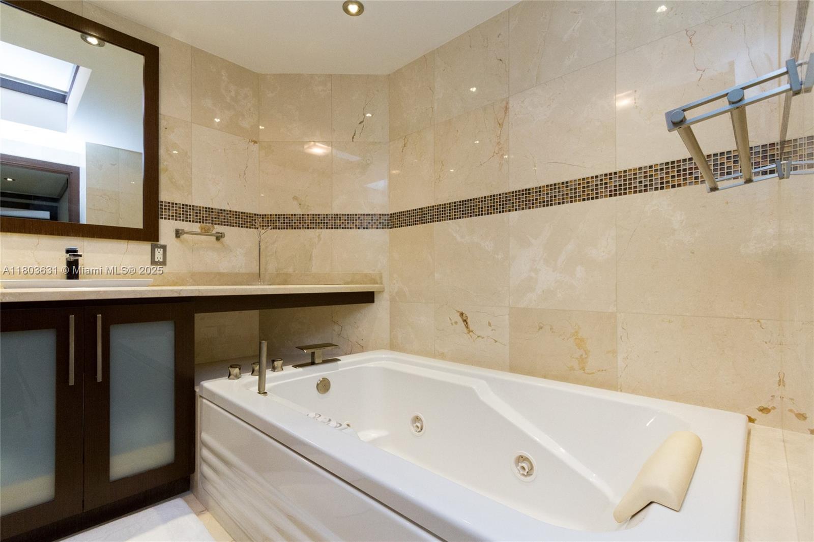 4775 Collins Ave # 1201