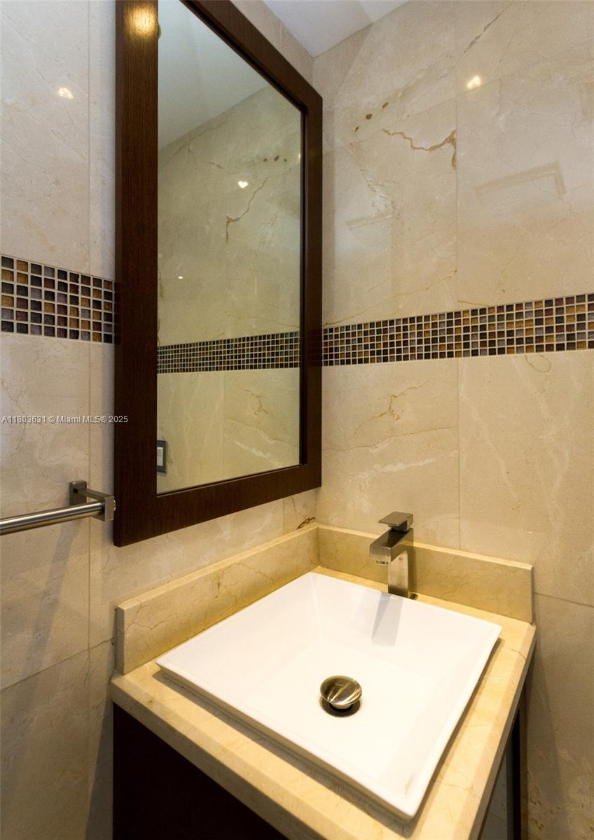 4775 Collins Ave # 1201