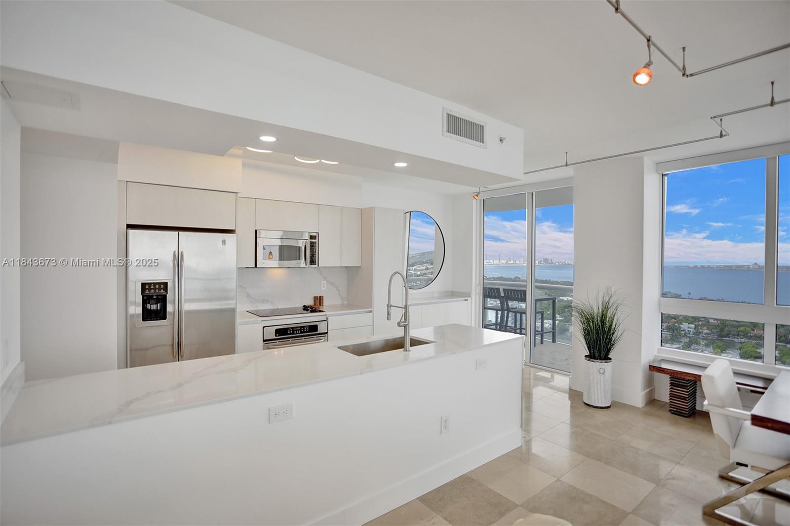 6365 Collins Ave # 3208