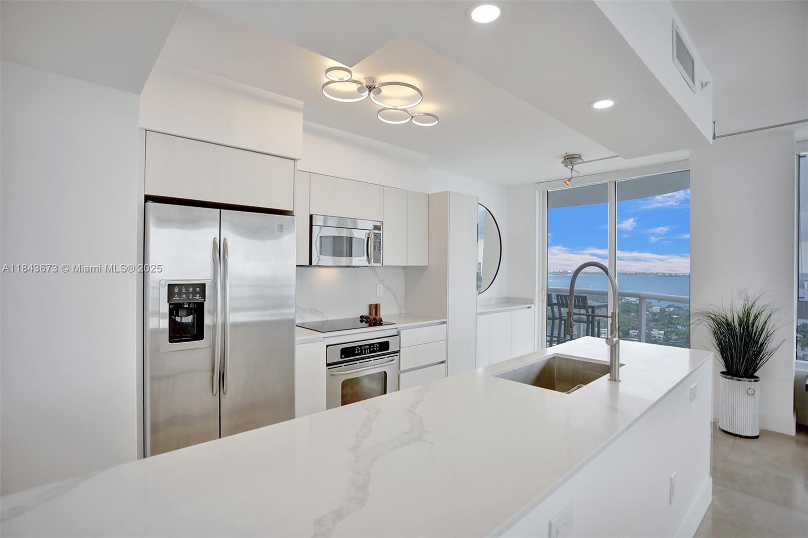 6365 Collins Ave # 3208