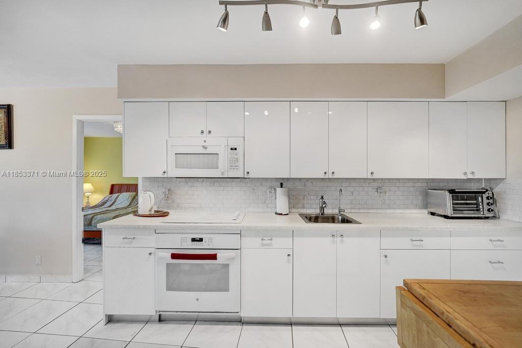 200 Diplomat Pkwy # 423