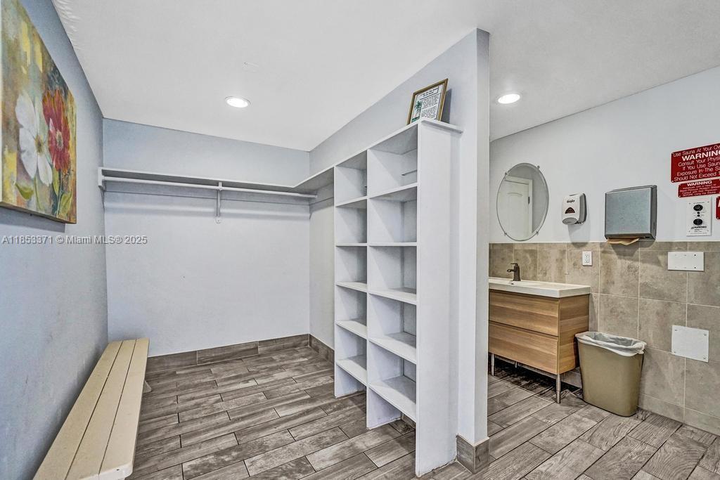 200 Diplomat Pkwy # 423