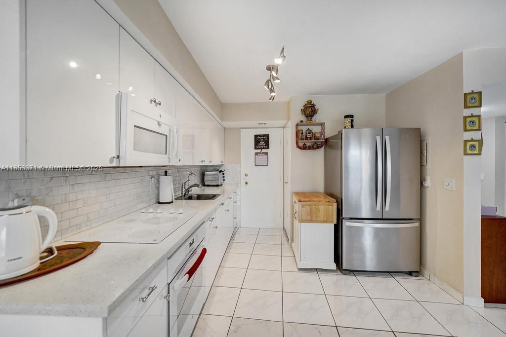 200 Diplomat Pkwy # 423