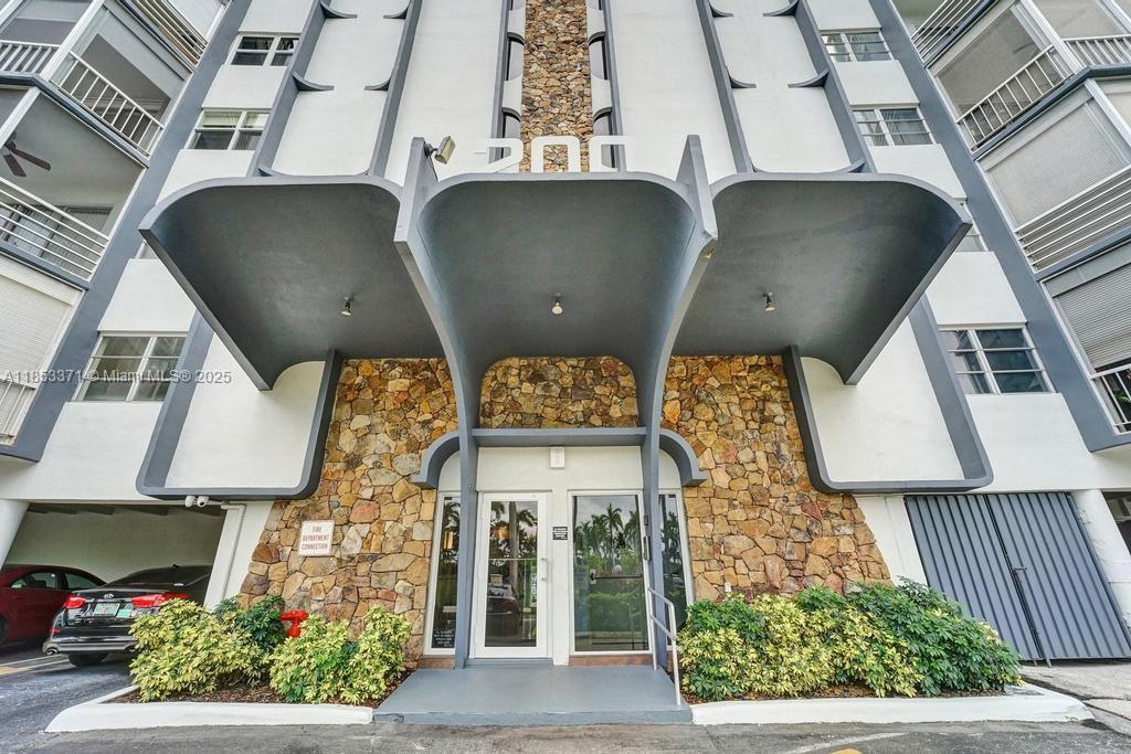 200 Diplomat Pkwy # 423