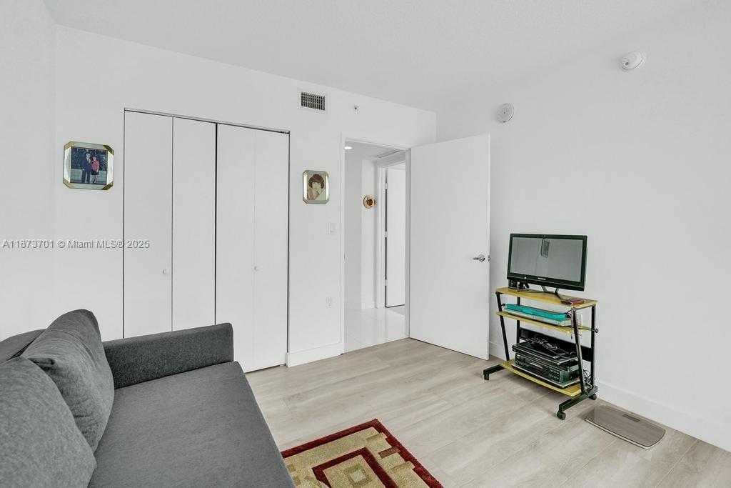 150 Sunny Isles Blvd # 1606 Unit: 1-1606