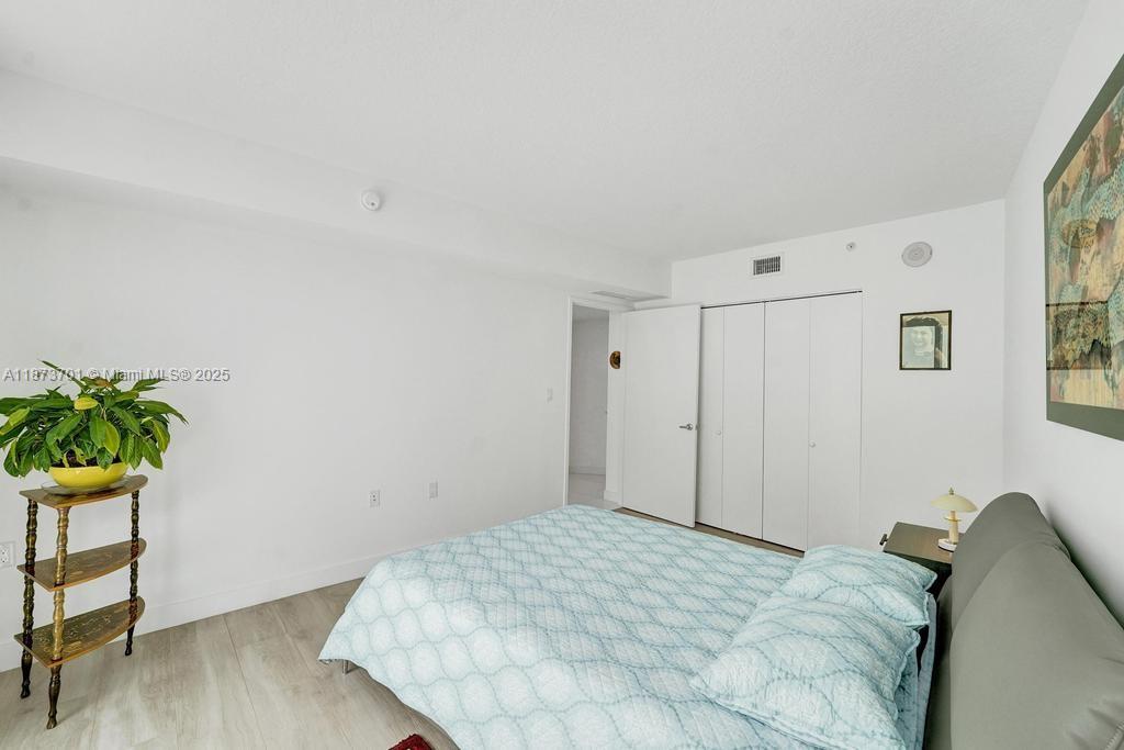 150 Sunny Isles Blvd # 1606 Unit: 1-1606