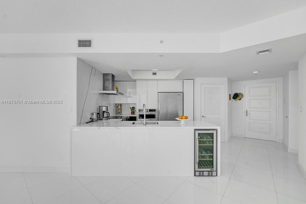 150 Sunny Isles Blvd # 1606 Unit: 1-1606