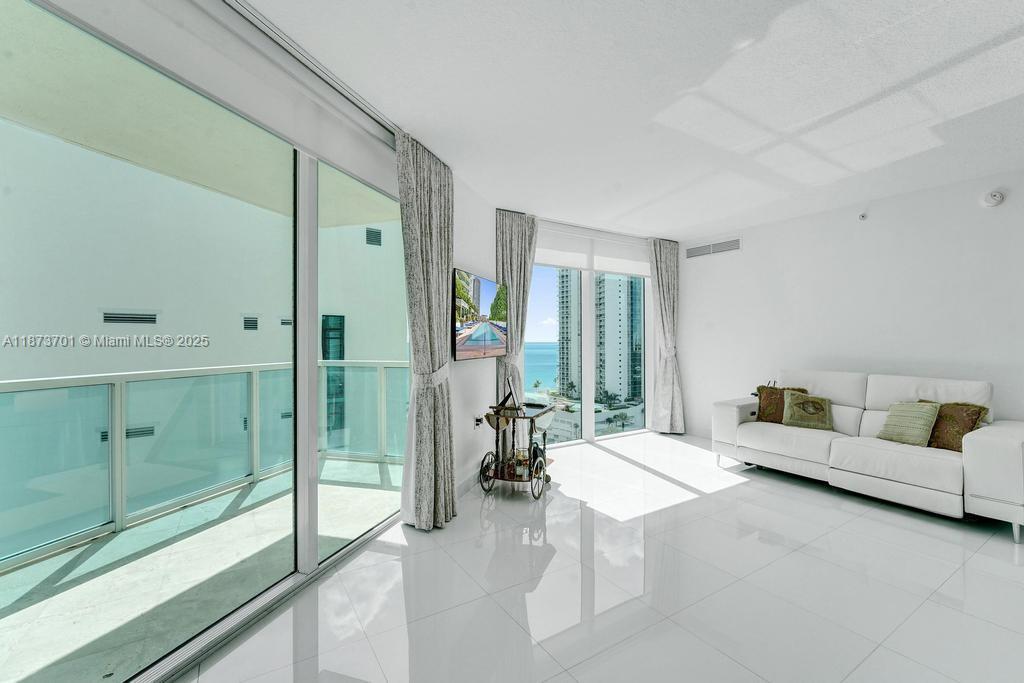 150 Sunny Isles Blvd # 1606 Unit: 1-1606