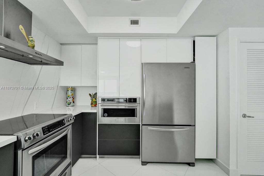 150 Sunny Isles Blvd # 1606 Unit: 1-1606