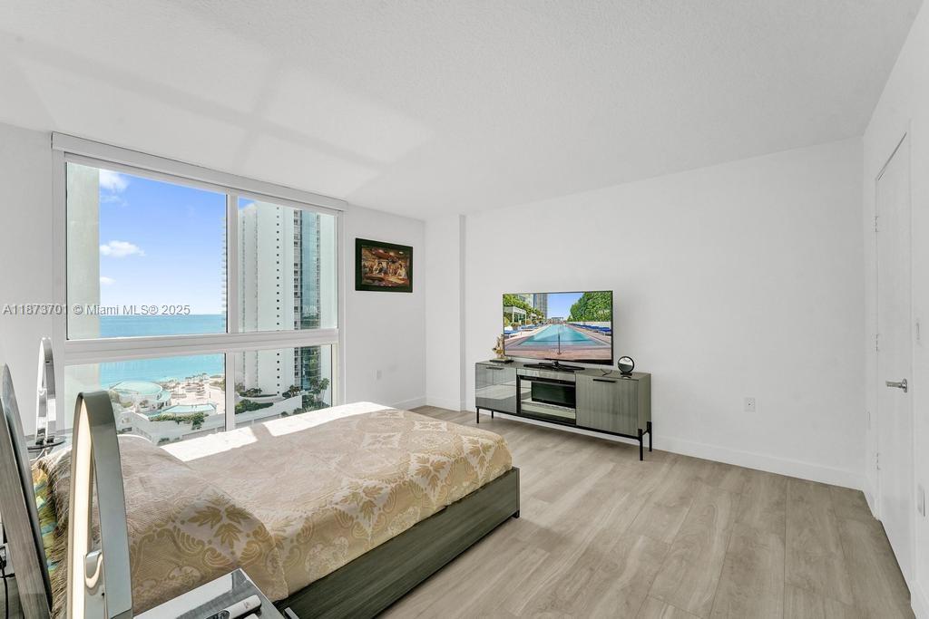 150 Sunny Isles Blvd # 1606 Unit: 1-1606