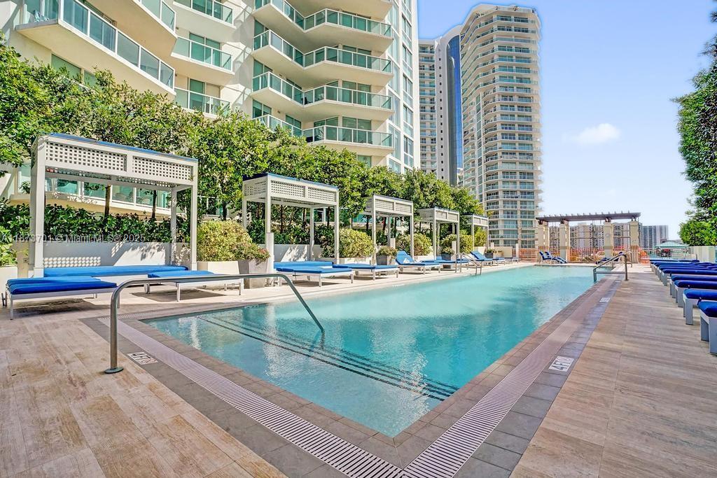 150 Sunny Isles Blvd # 1606 Unit: 1-1606