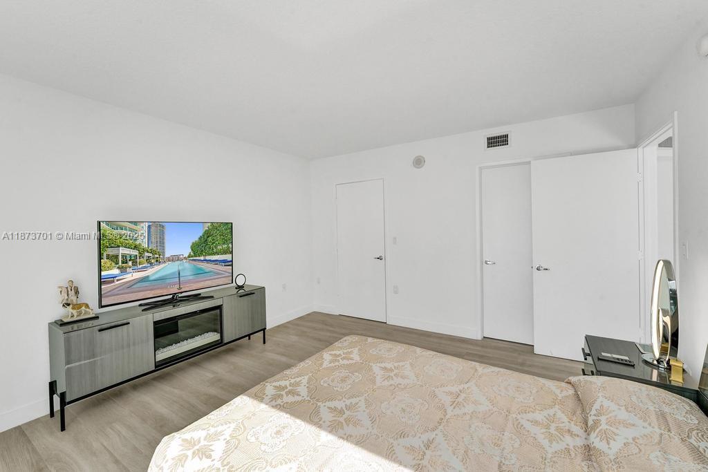 150 Sunny Isles Blvd # 1606 Unit: 1-1606