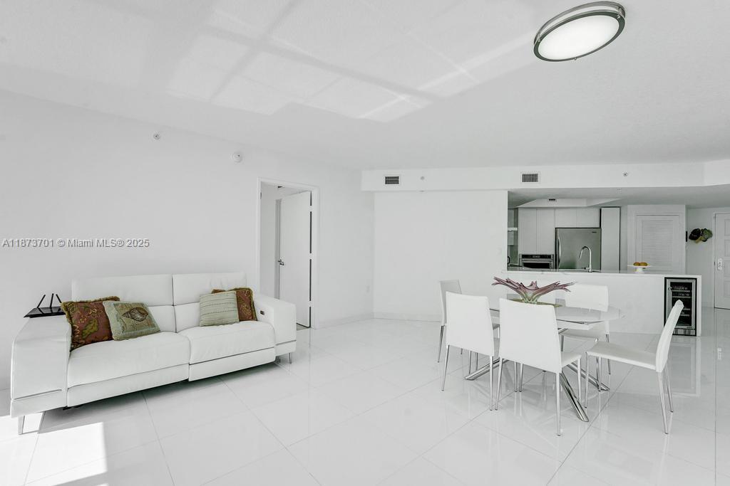 150 Sunny Isles Blvd # 1606 Unit: 1-1606