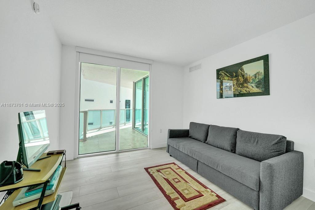 150 Sunny Isles Blvd # 1606 Unit: 1-1606