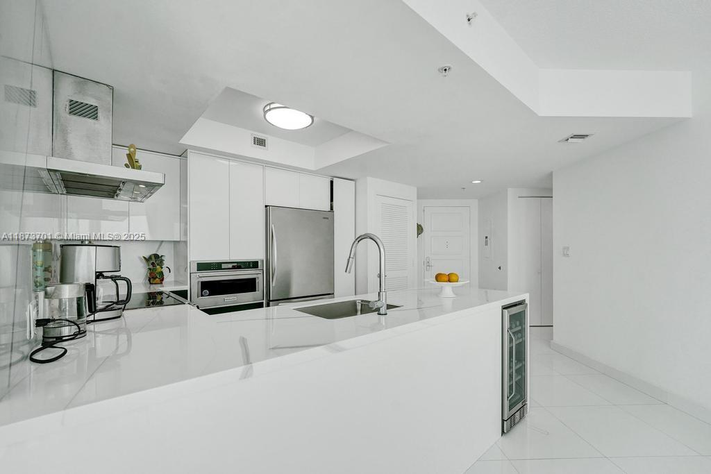 150 Sunny Isles Blvd # 1606 Unit: 1-1606