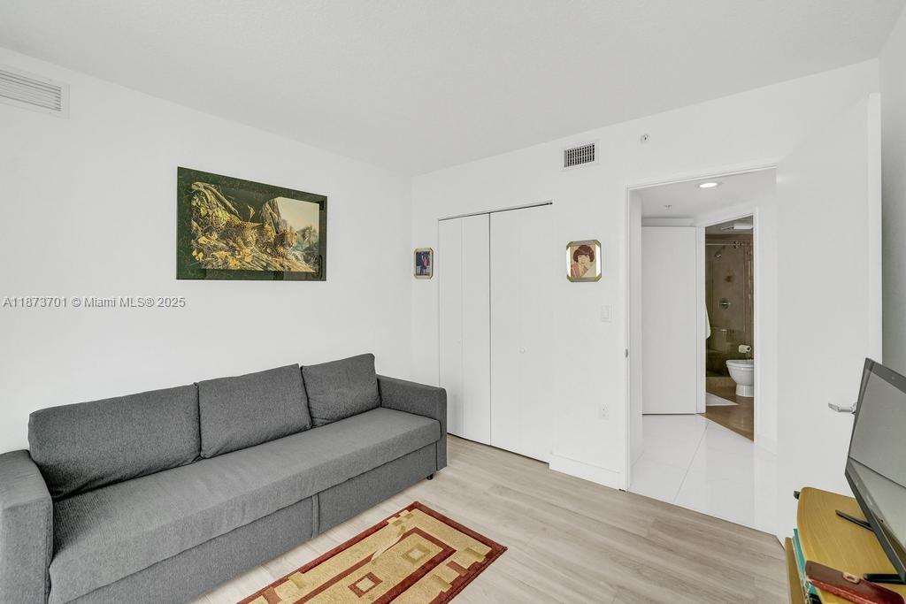 150 Sunny Isles Blvd # 1606 Unit: 1-1606