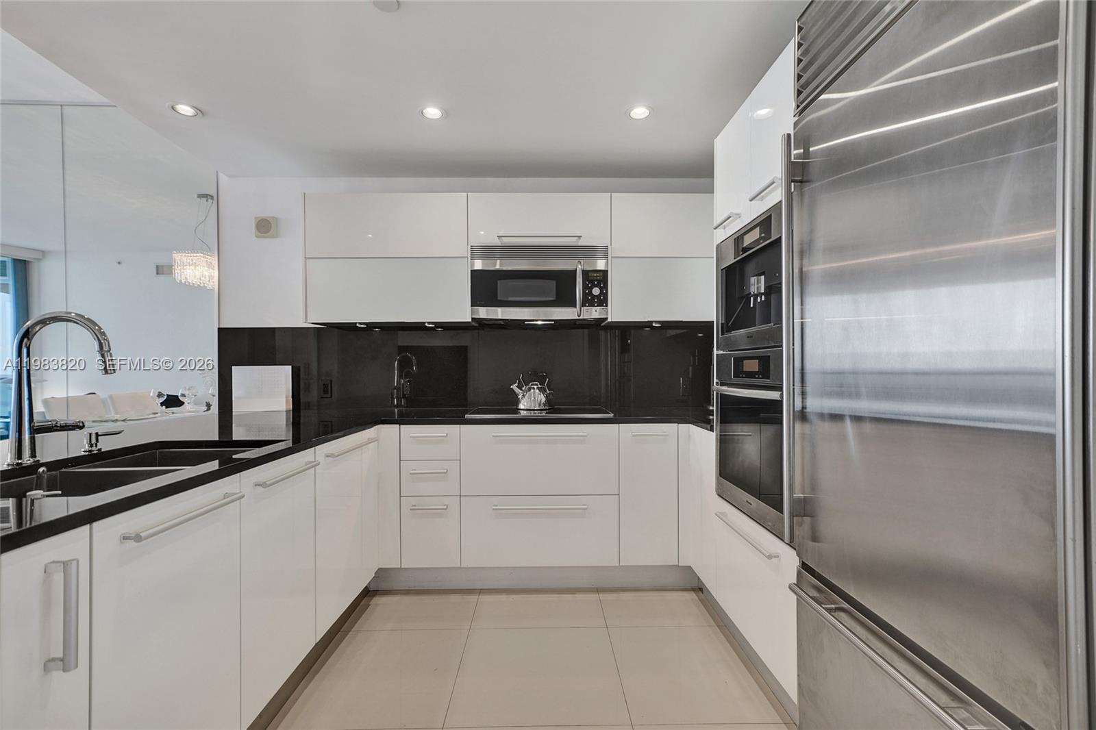 17121 Collins Ave # 2003