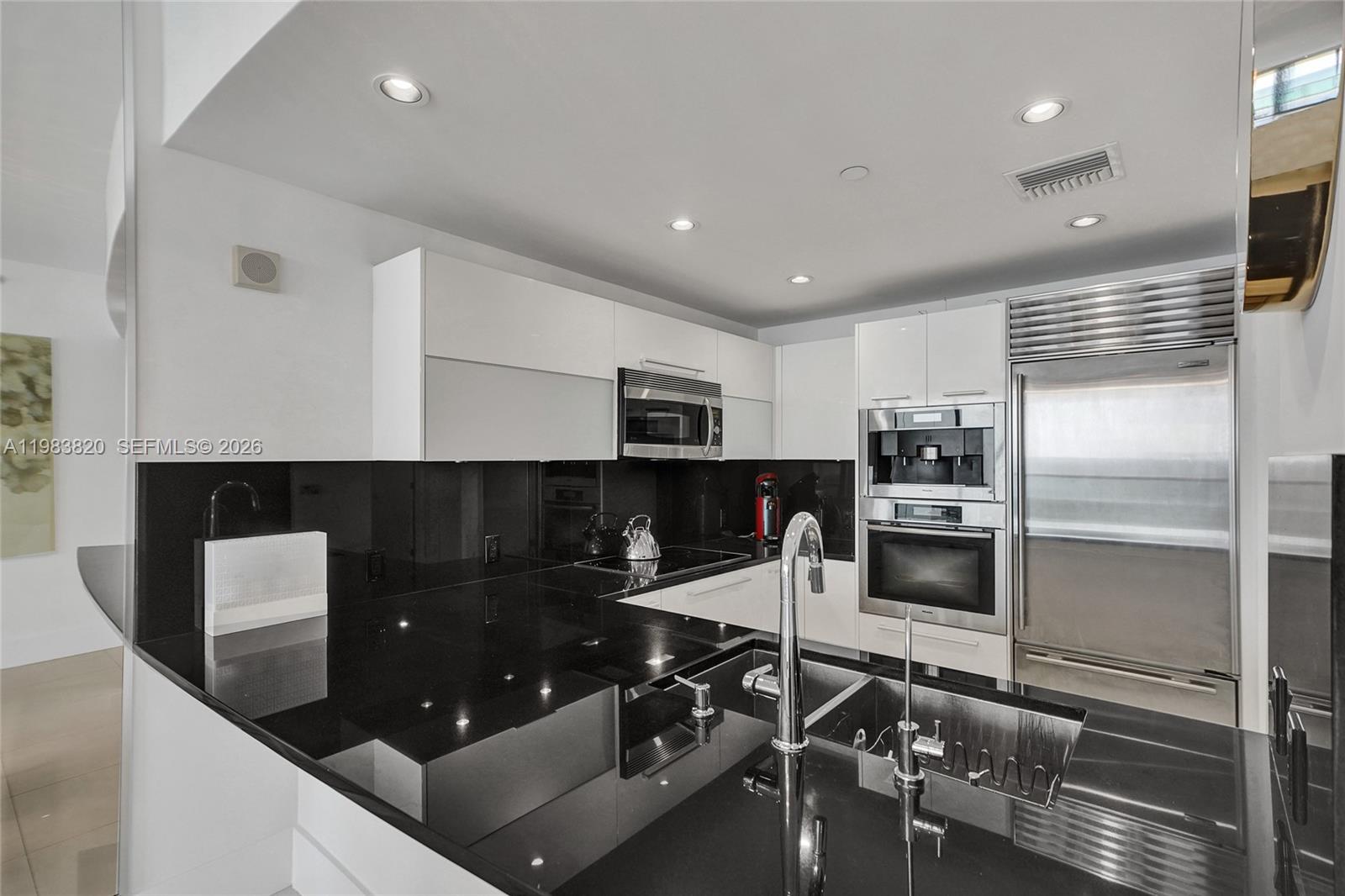 17121 Collins Ave # 2003