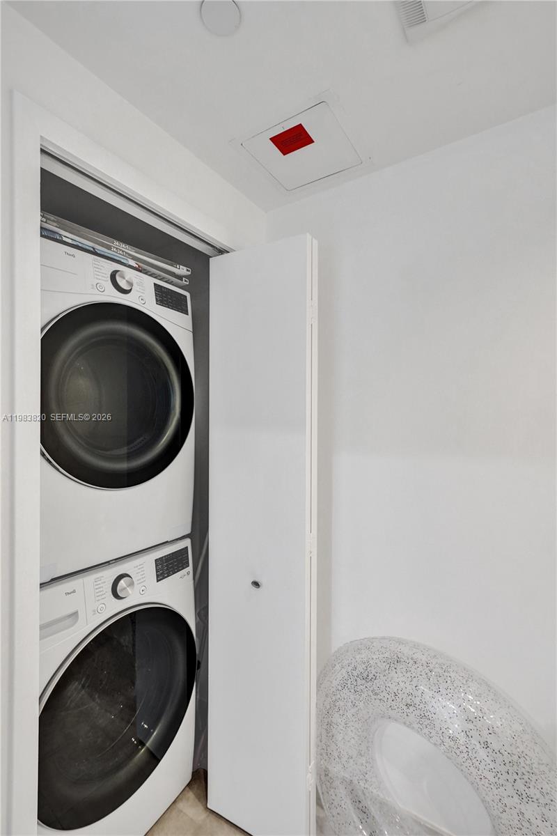 17121 Collins Ave # 2003