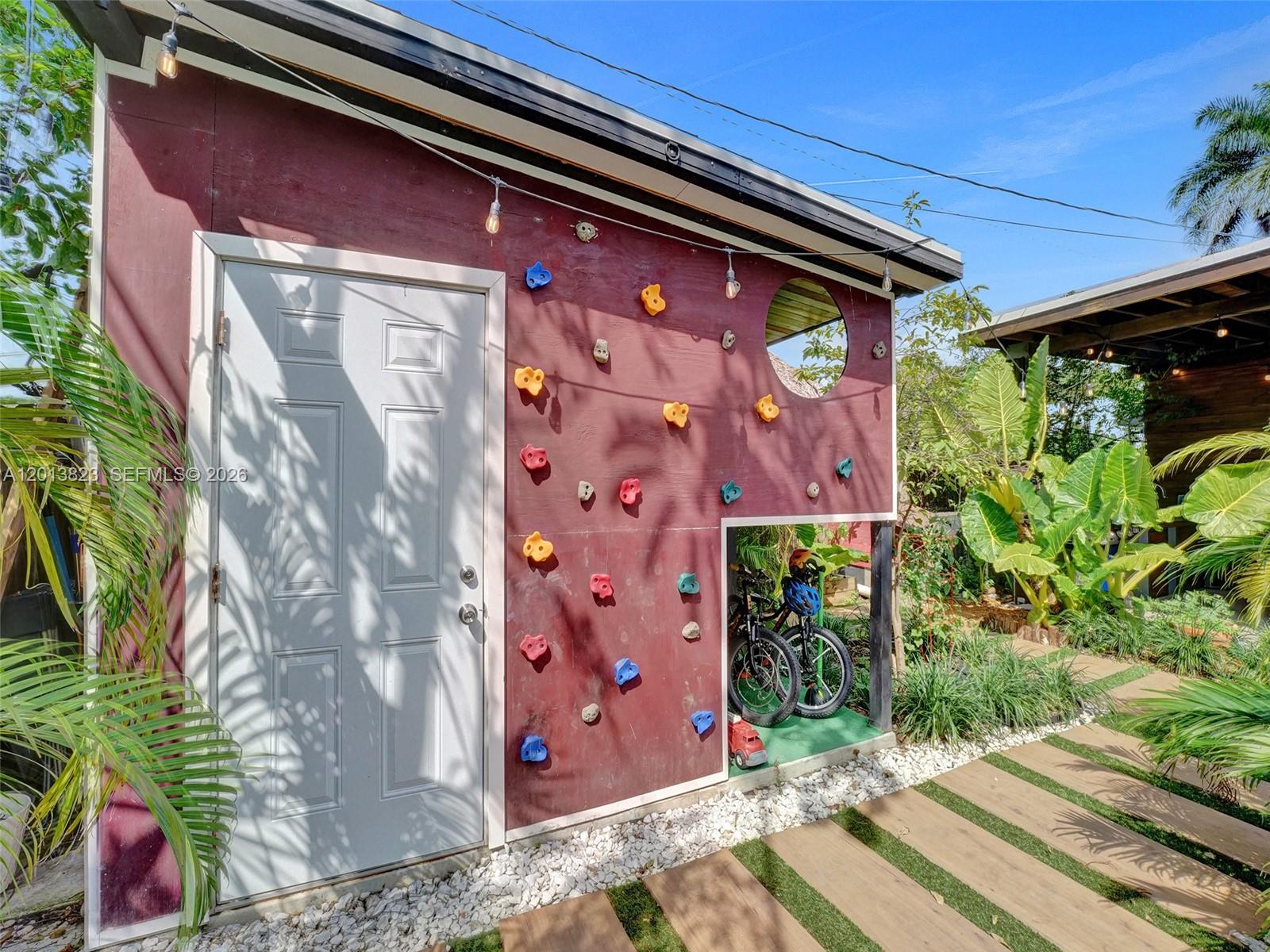 918 NE 4th Court