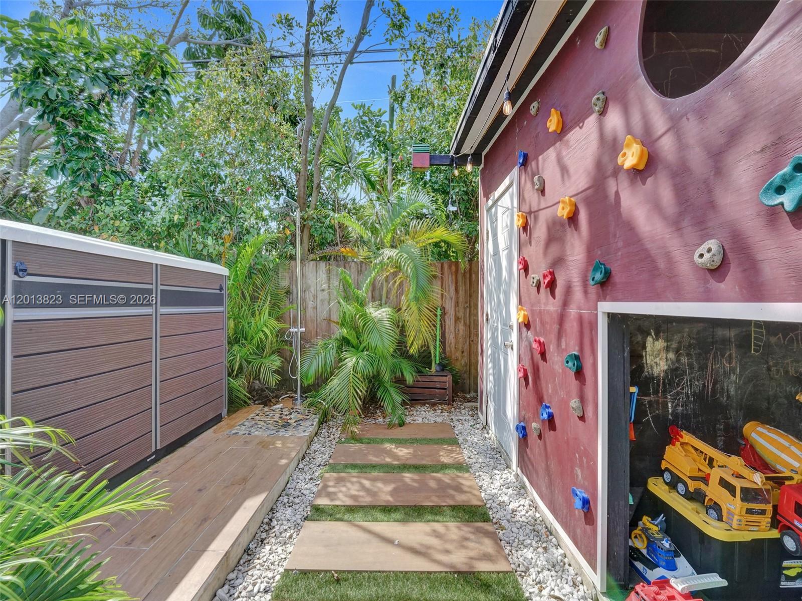 918 NE 4th Court