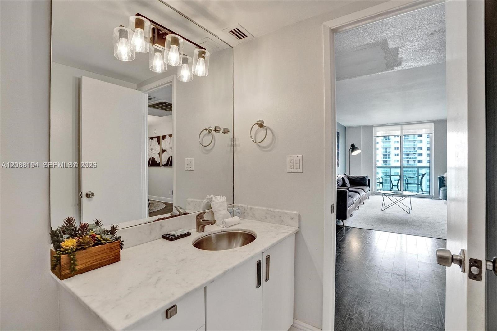 19370 Collins Ave # 816