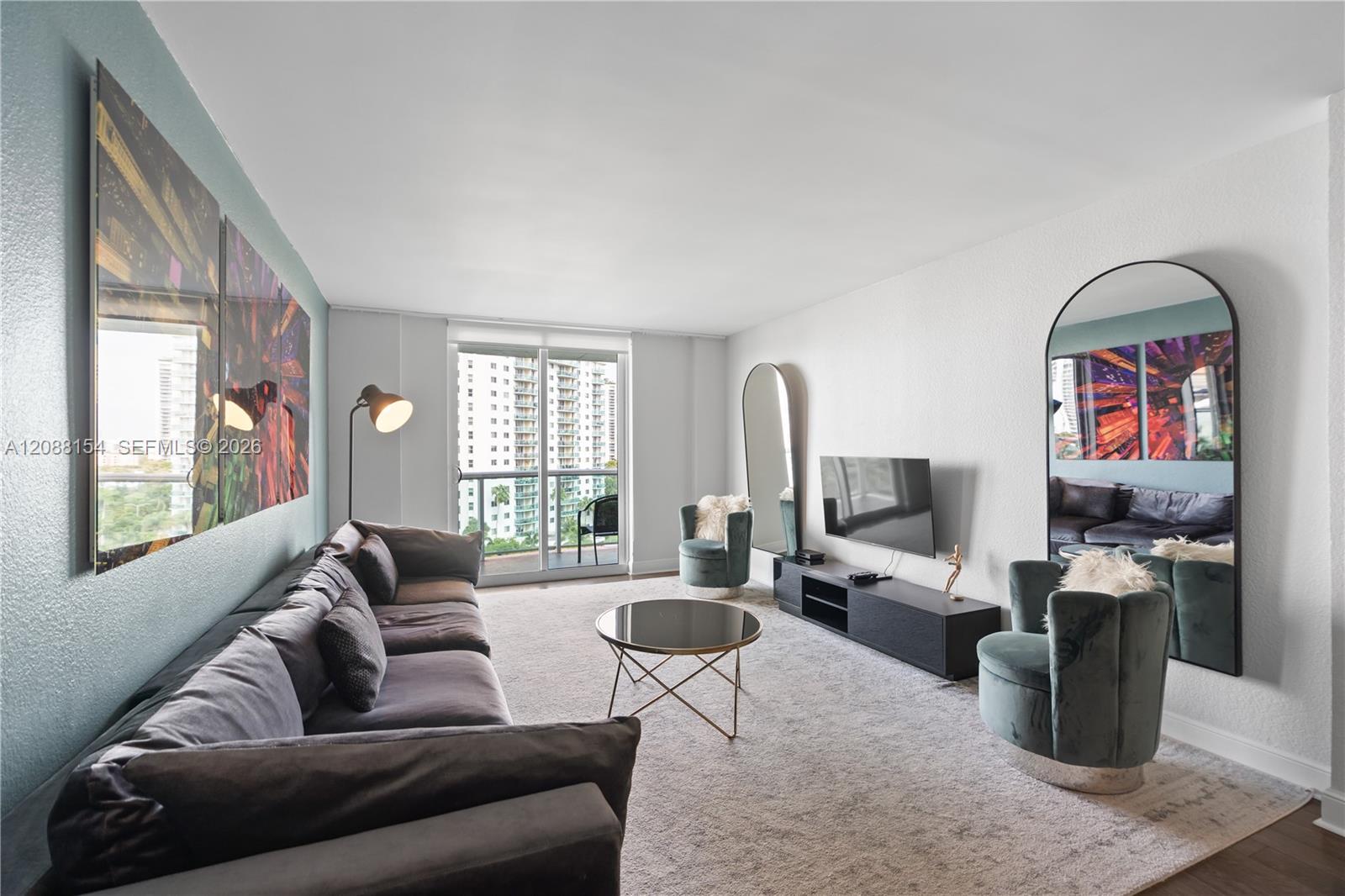 19370 Collins Ave # 816