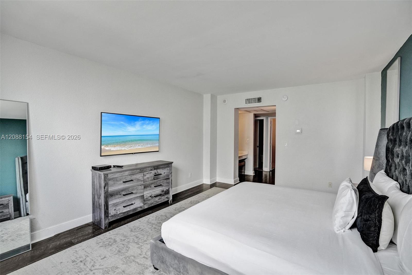 19370 Collins Ave # 816