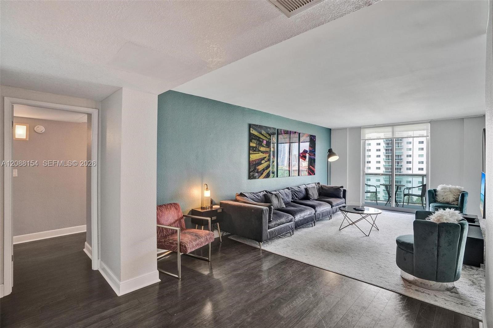 19370 Collins Ave # 816