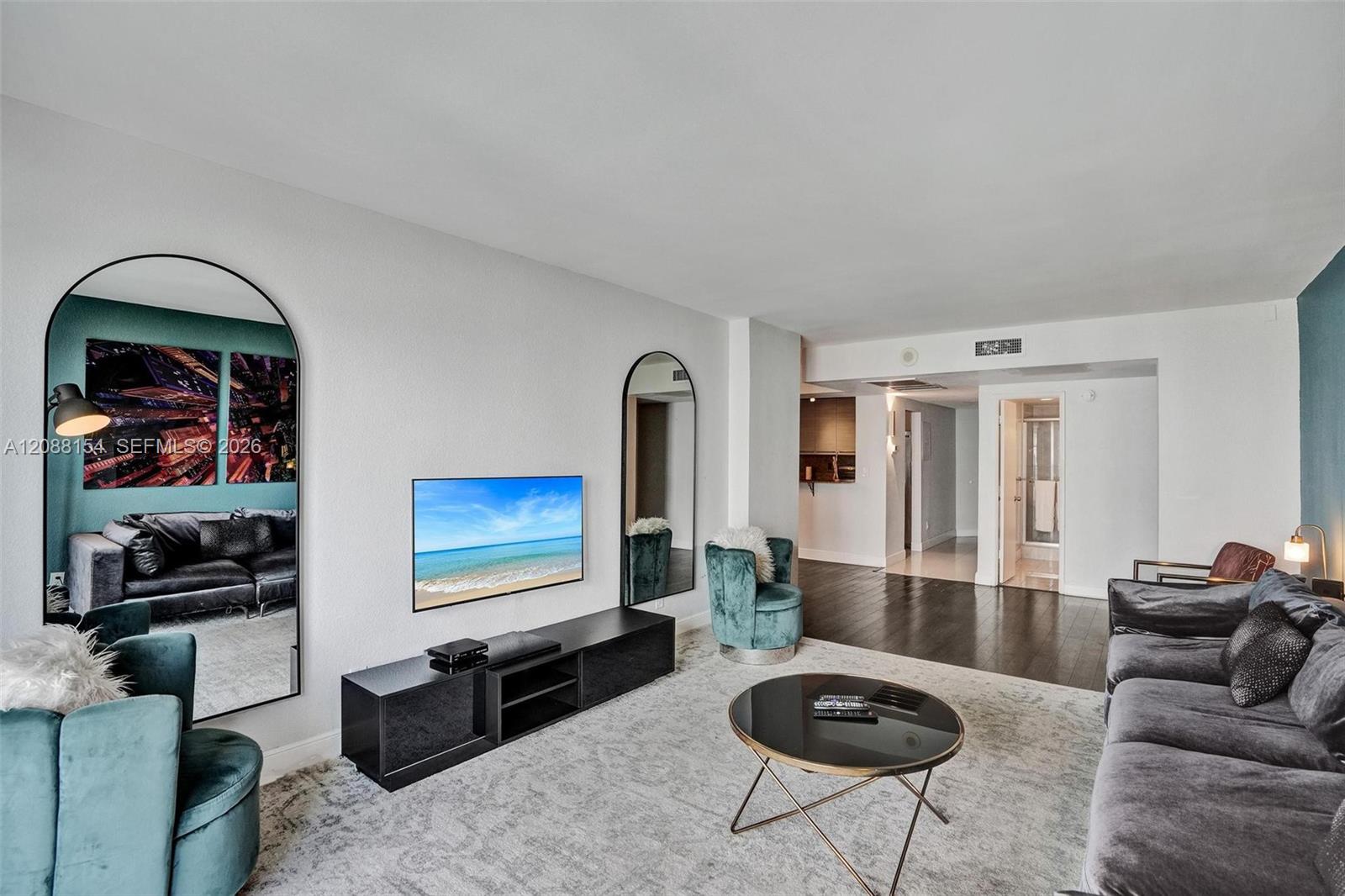 19370 Collins Ave # 816
