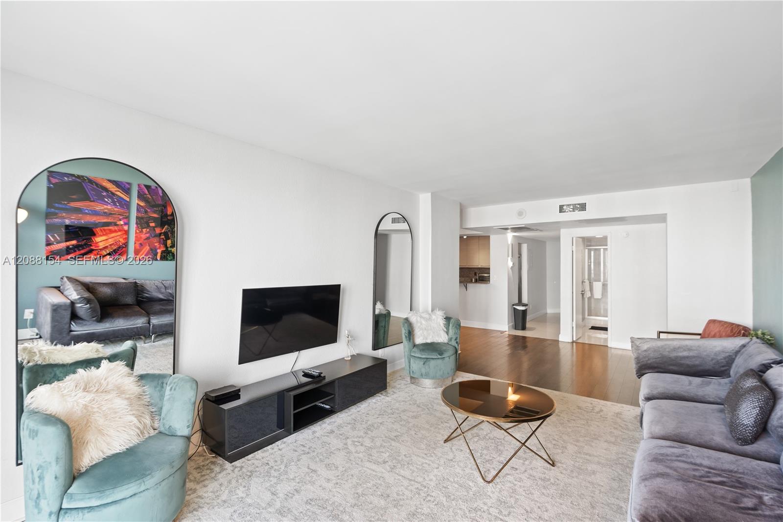 19370 Collins Ave # 816