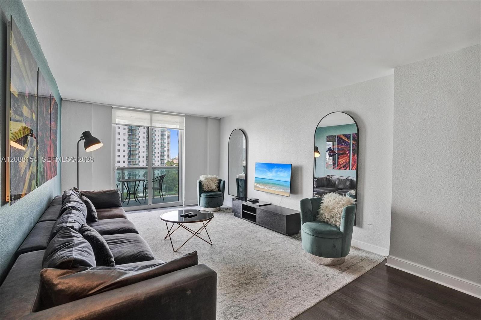 19370 Collins Ave # 816