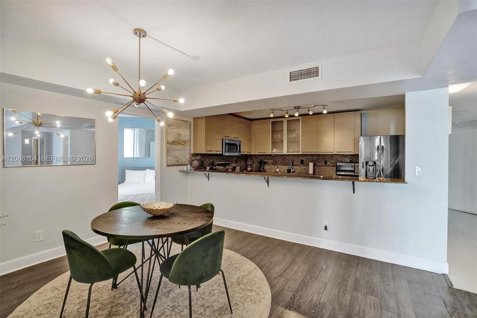 19370 Collins Ave # 816
