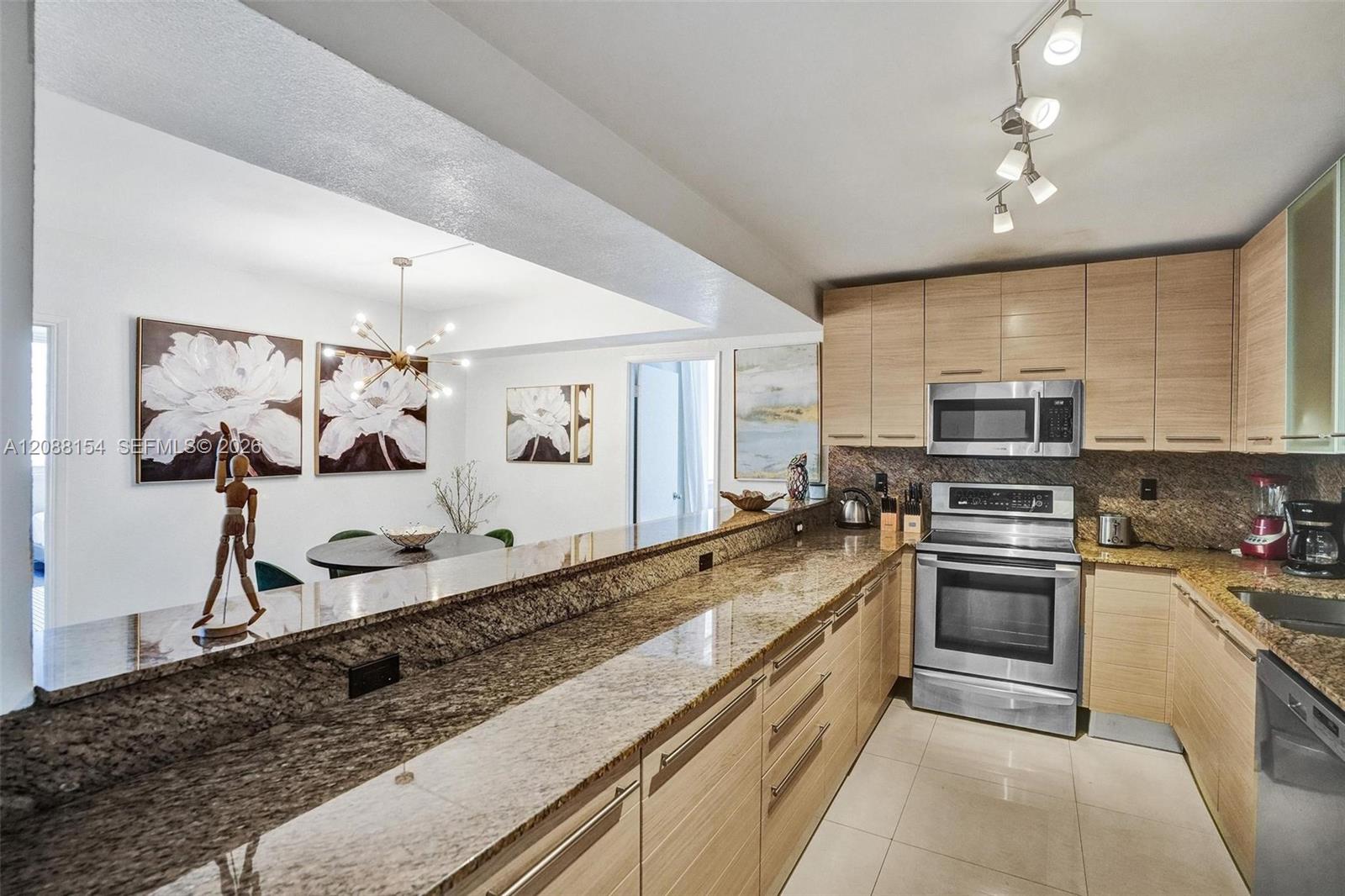 19370 Collins Ave # 816
