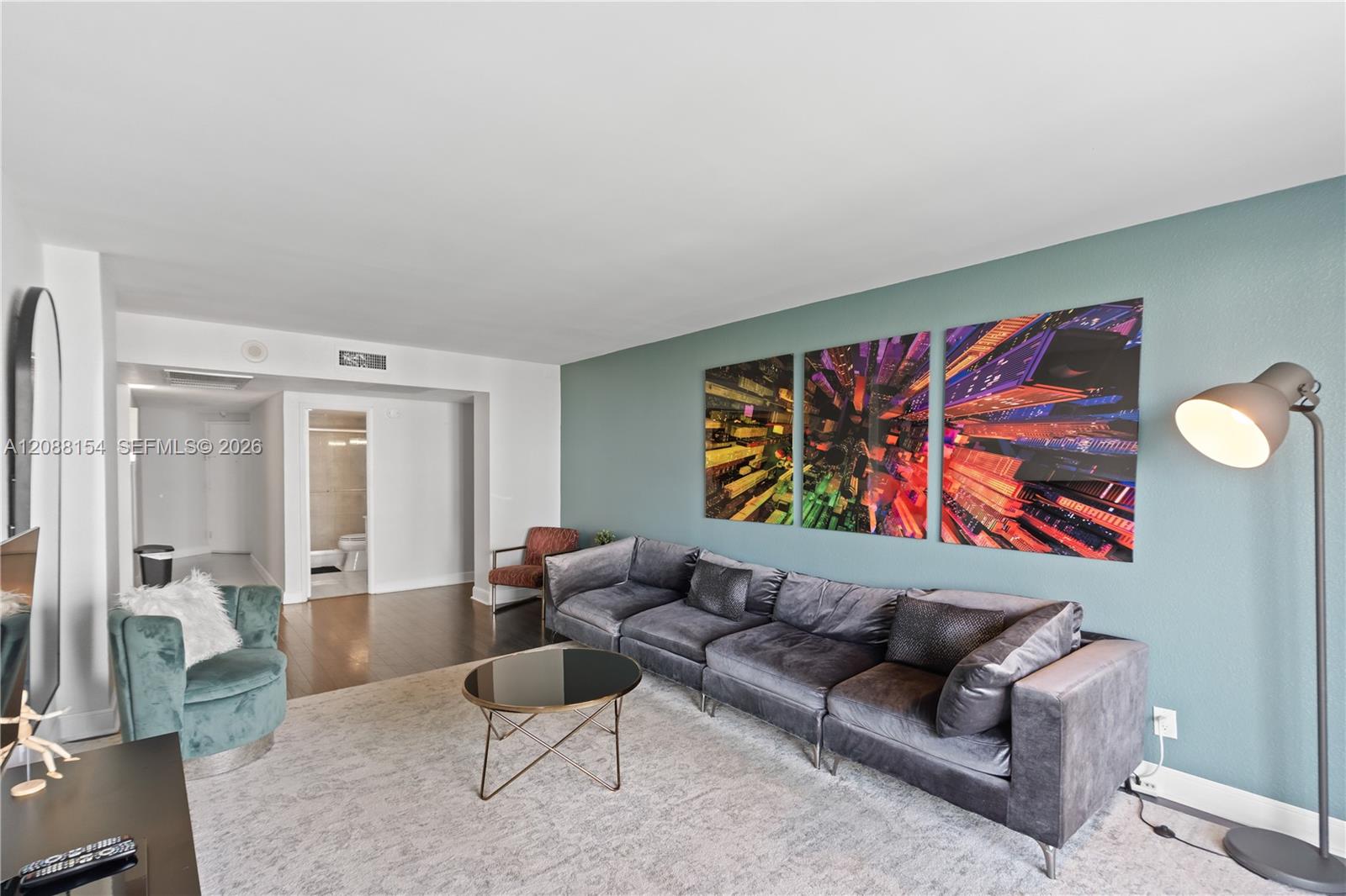 19370 Collins Ave # 816
