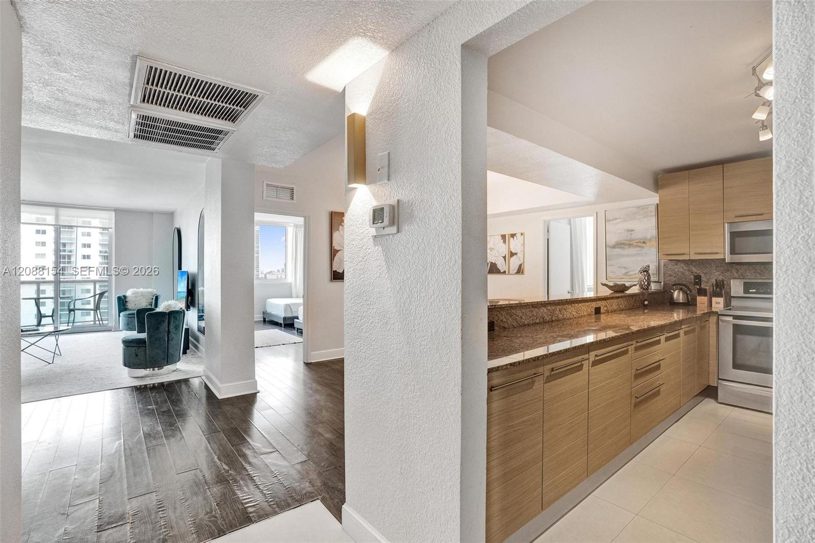 19370 Collins Ave # 816
