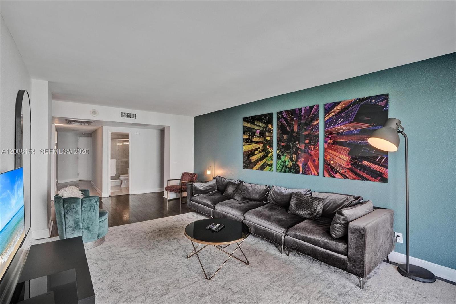 19370 Collins Ave # 816