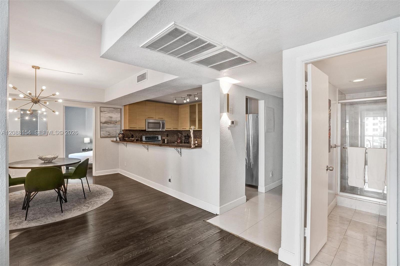 19370 Collins Ave # 816
