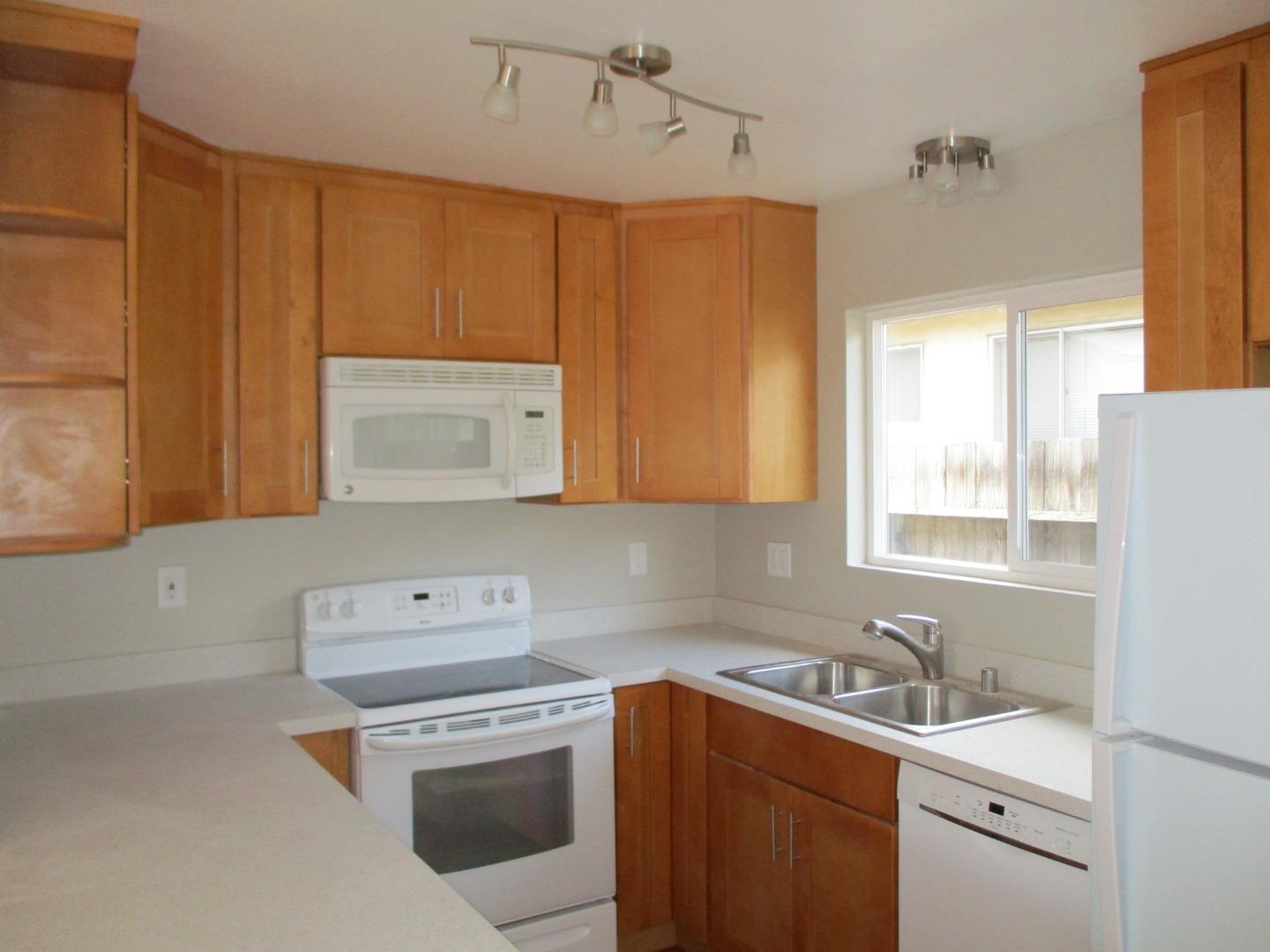 371/373 Flora Vista AVE