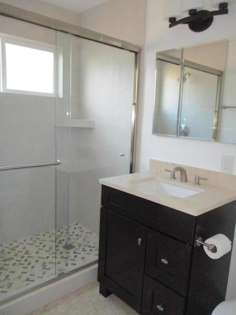 371/373 Flora Vista AVE