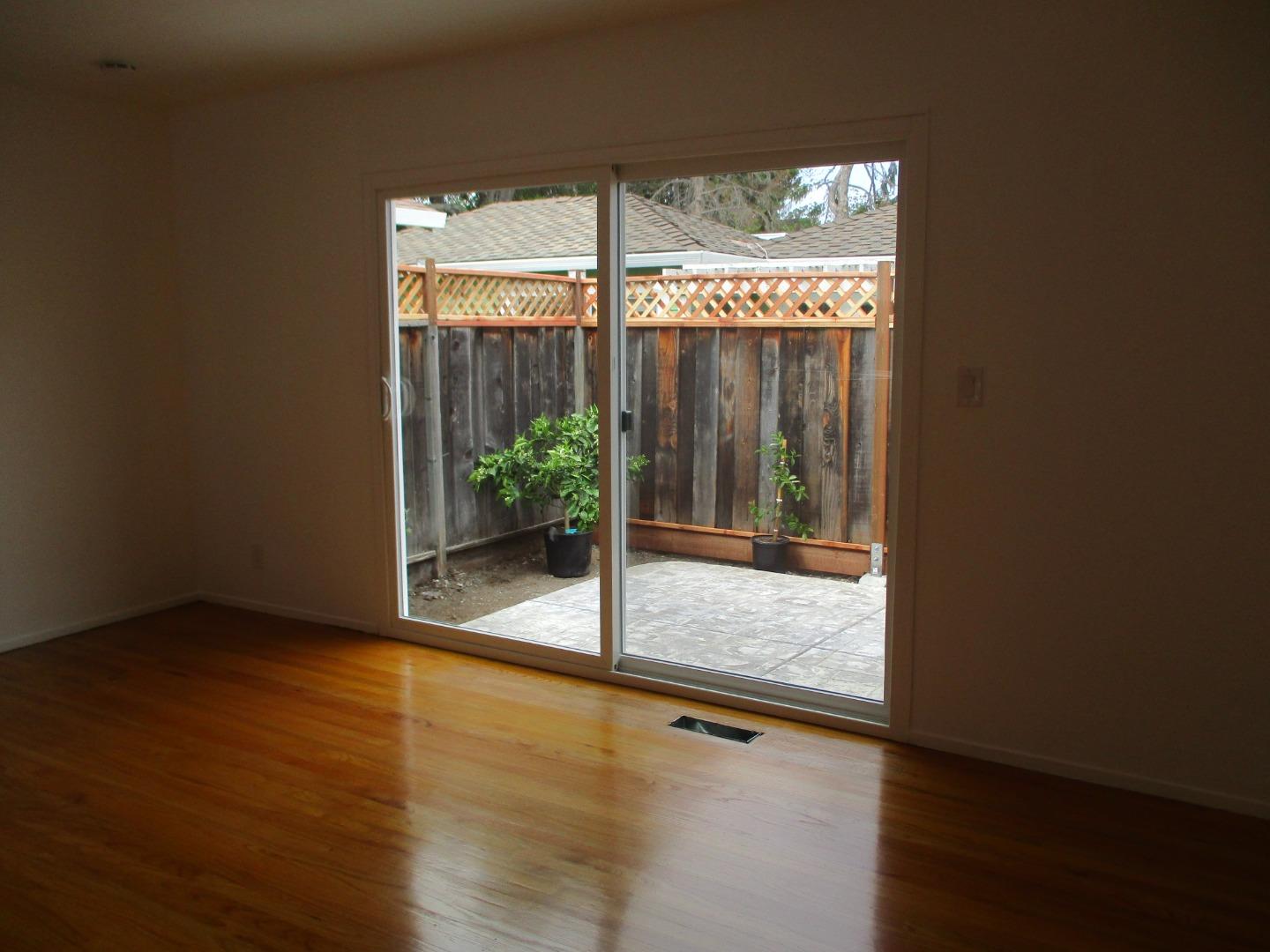 371/373 Flora Vista AVE