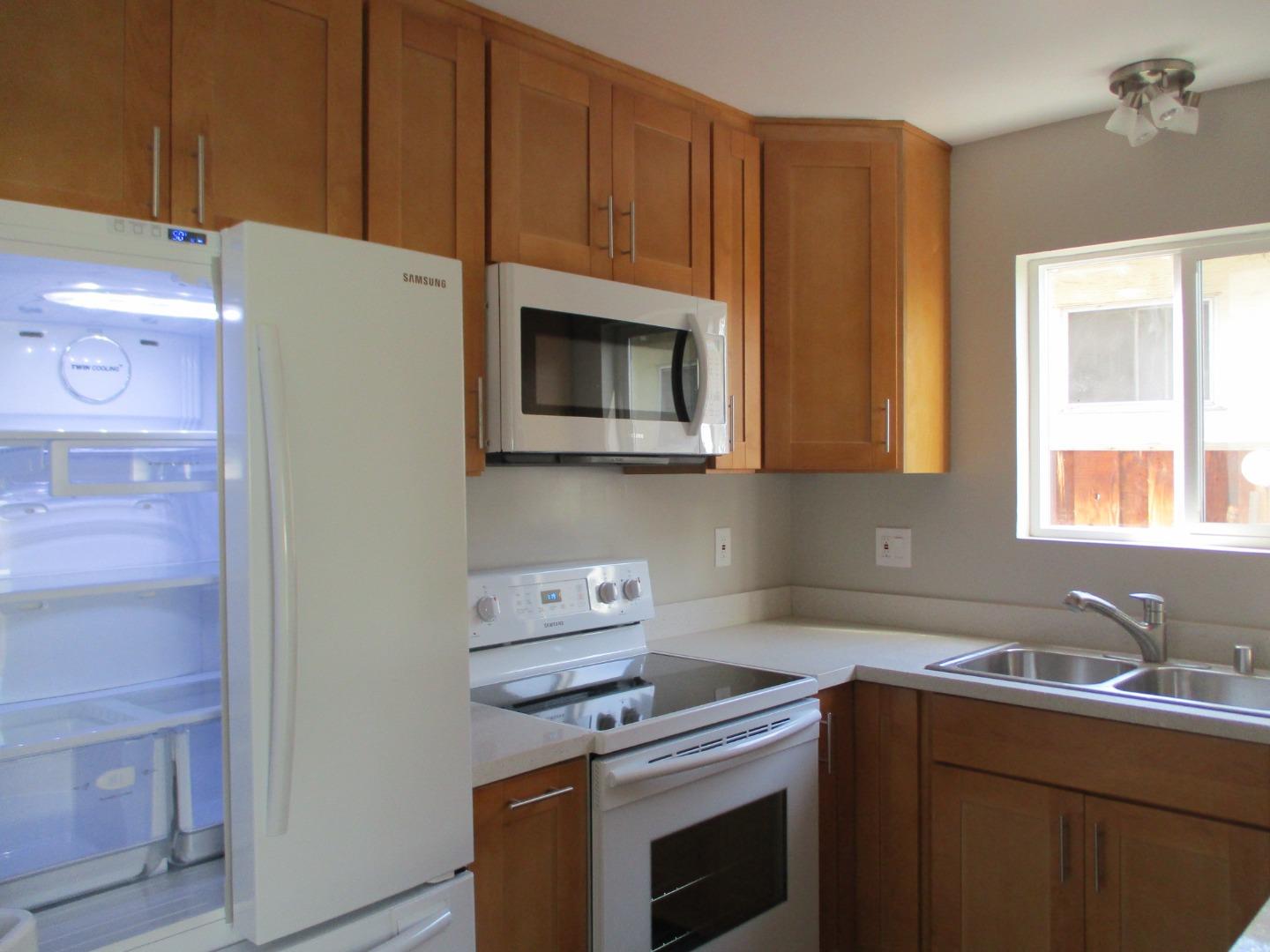 371/373 Flora Vista AVE