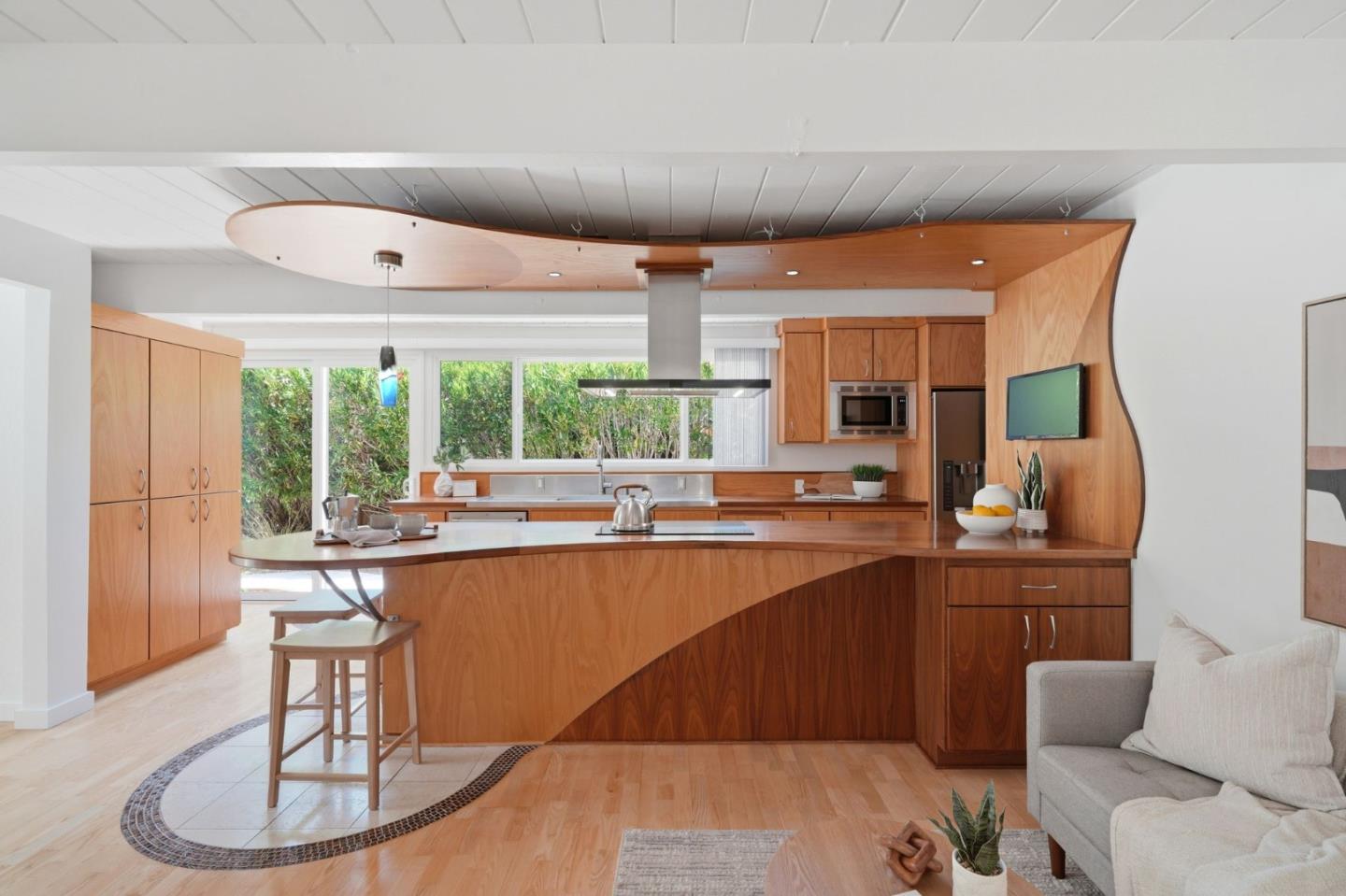 941 Eichler DR