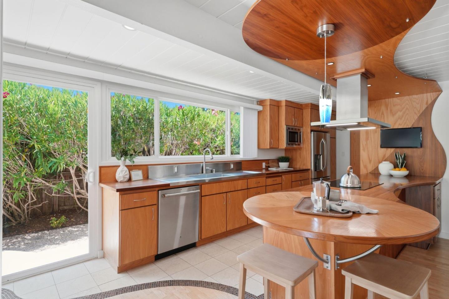941 Eichler DR