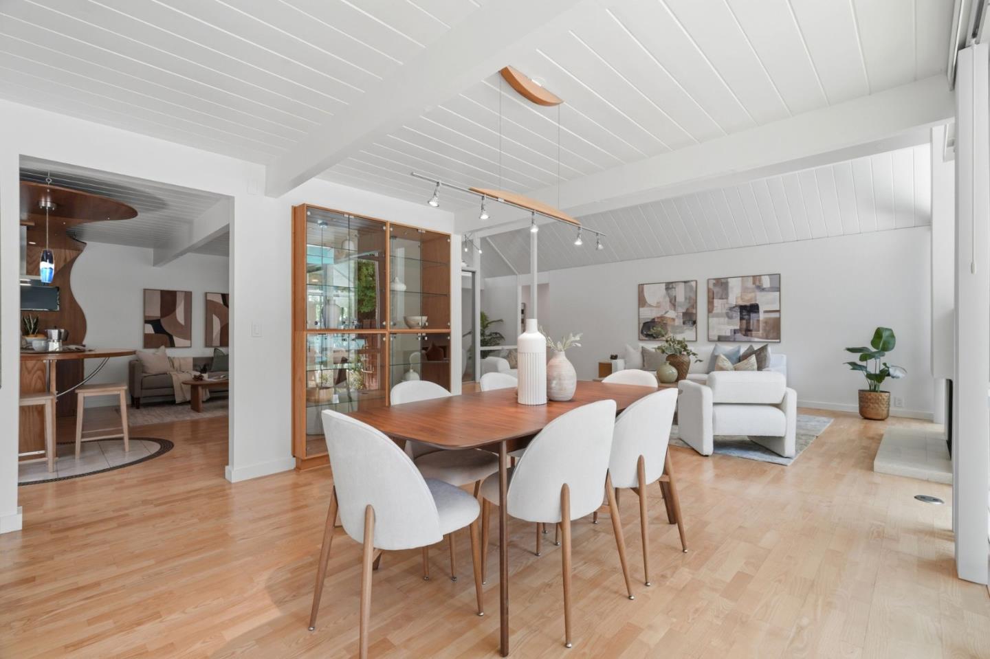 941 Eichler DR