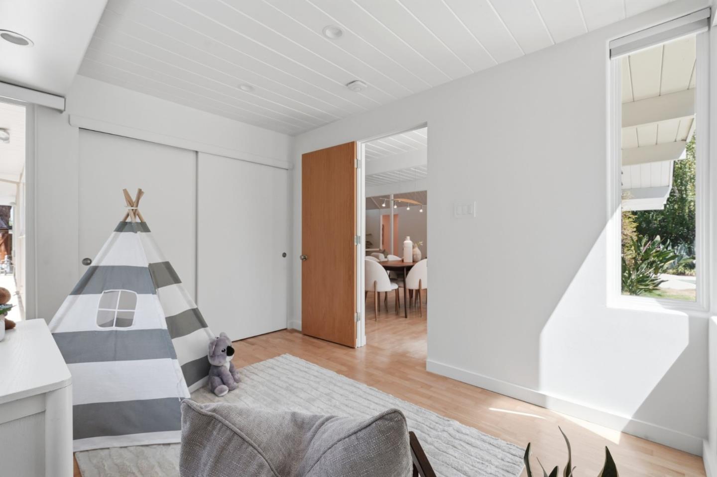 941 Eichler DR