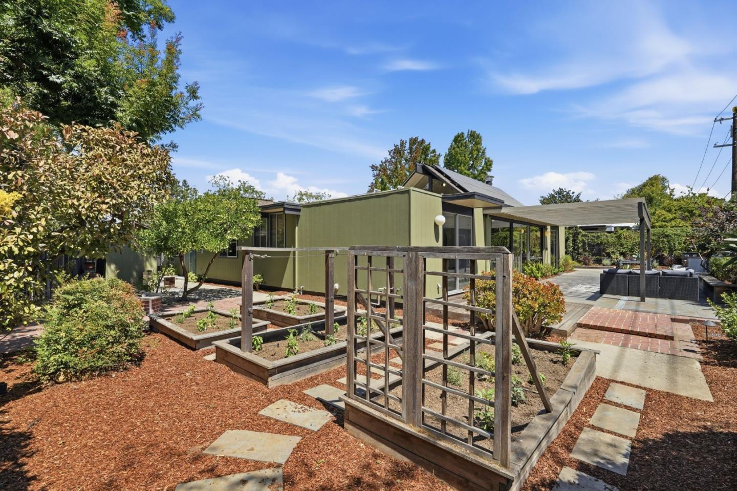 816 Lennox CT