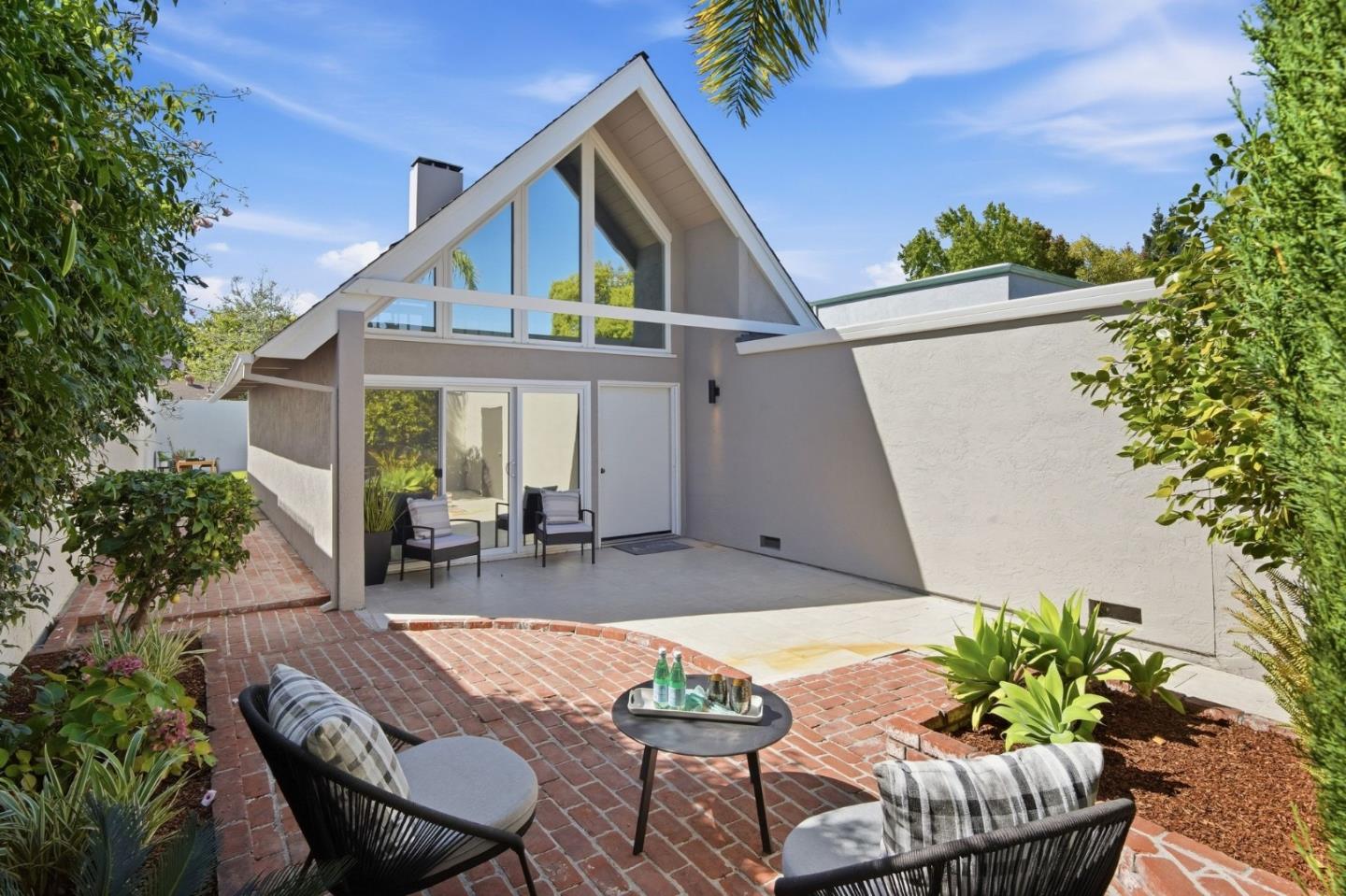 1389 Sydney DR