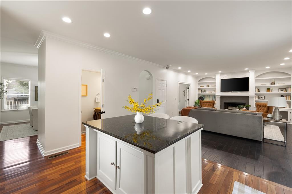 1124 Standard Drive NE